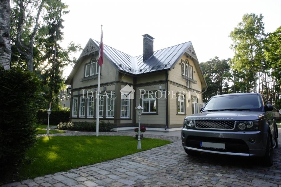 Stylish and comfortable home located on Kapu street.